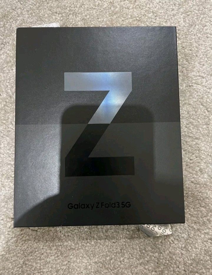 Samsung Galaxy Z Fold3 5G SM-F926B/DS - 512GB - Phantom Black (Unlocked)