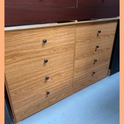 8 drawers dresser / Eight drawers dresser