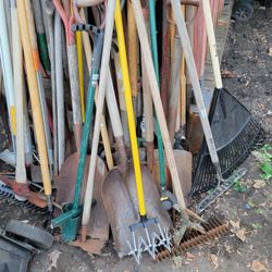 50PC- GARDEN TOOL LOT
