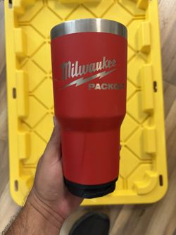 Milwaukee PACKOUT Red 30 oz. Tumbler