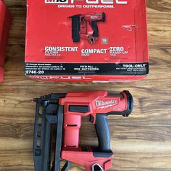Milwaukee 18 Gauge Finish Nail Gun 