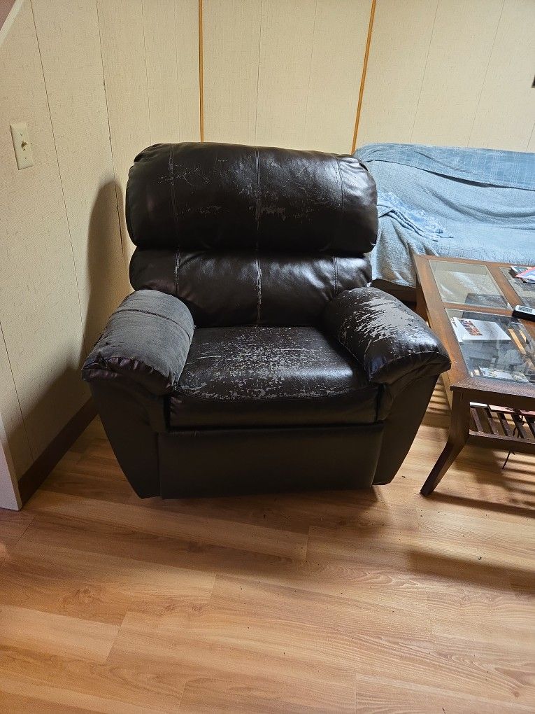 Free Recliner - Functional But Leather Is Peeling