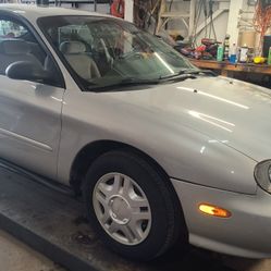 1999 Ford Taurus