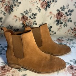 Urban Outfitters Chelsea Boots 