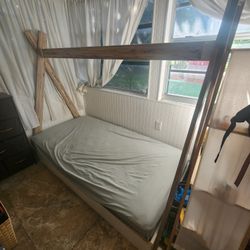 Twin Platform Montessori Style Bed