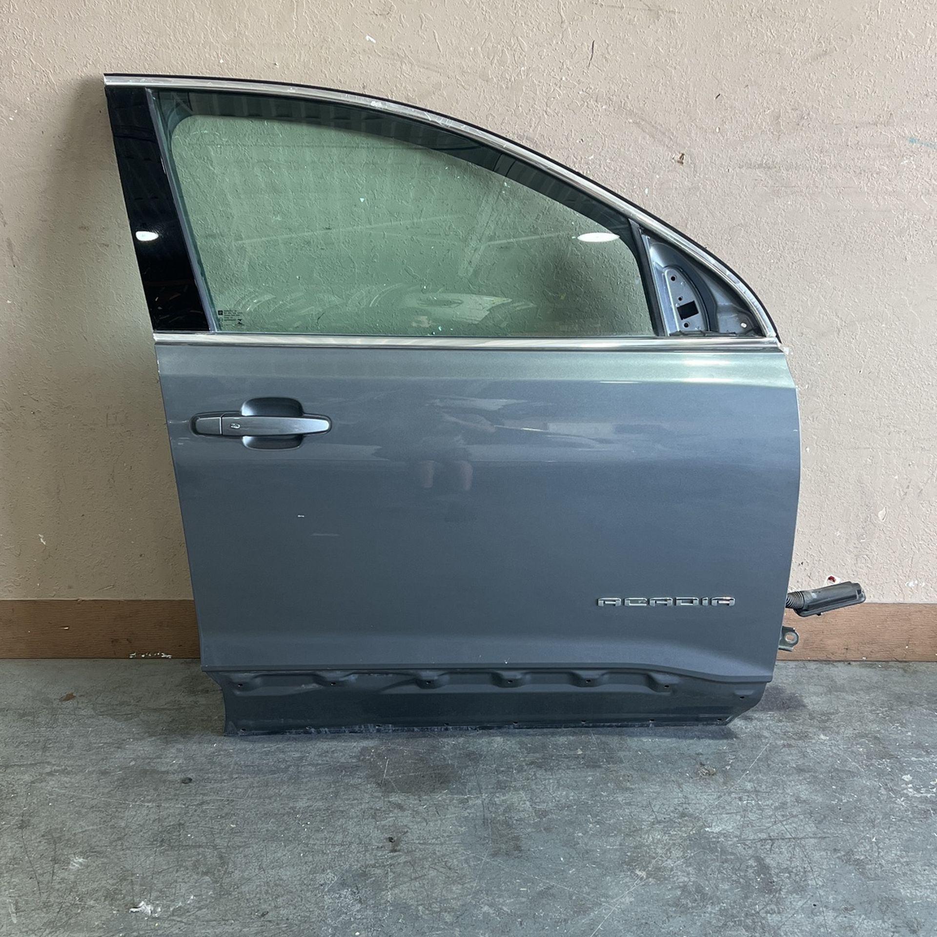 17-24 Gmc Acadia Right Front Door 2017 2018 2019 2020 2021 2022 2023 2024