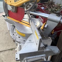 De Walt Sliding Miter Saw