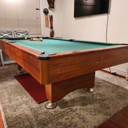 Pool Table And Accessories 8ft 