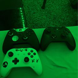 Xbox One Controllers And Elite Controller 