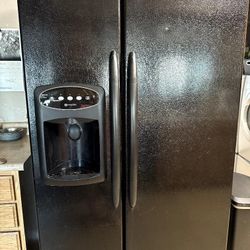 Maytag Refrigerator,  26 Cu Ft, Side-by-Side, Clean, IceMaker, Works Great