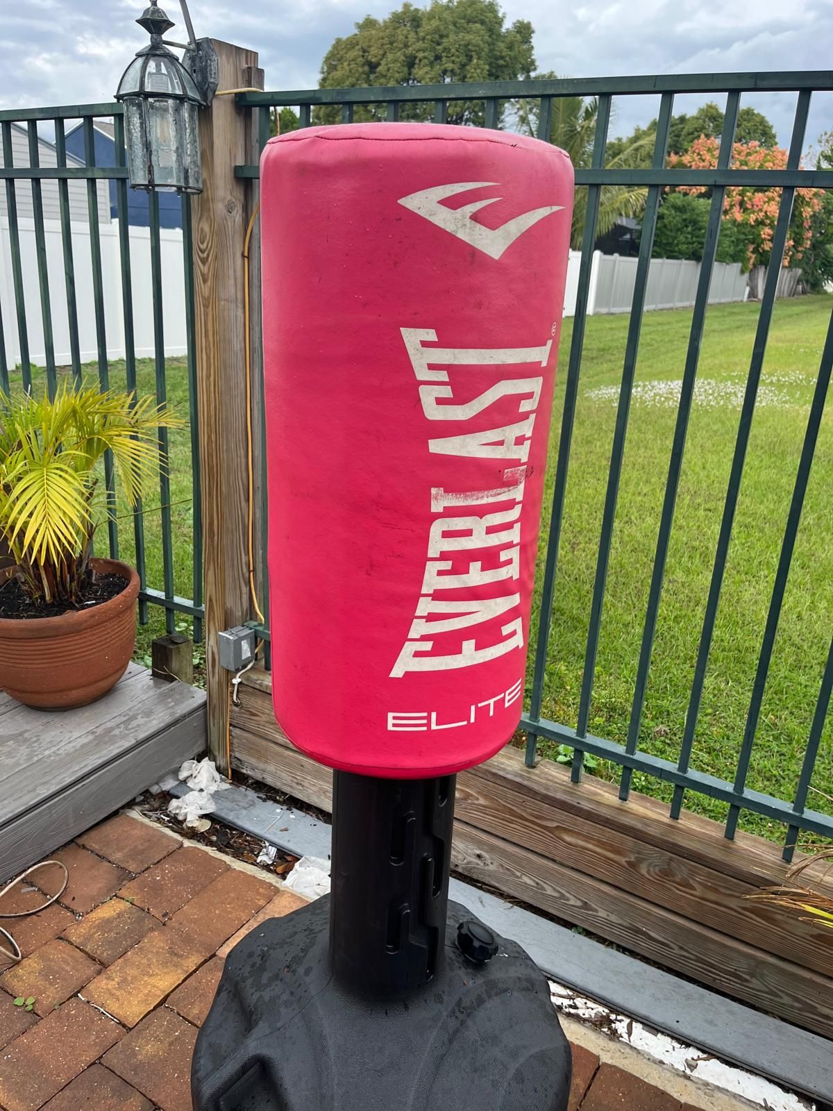 Everlast Elite Freestanding Punching Bag (Heavy Bag)