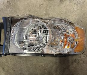 LA Zona Auto Parts 02 to 05 Dodge Ram Right Passenger Side Headlight Luz Derecha Pasajero Solamente 
