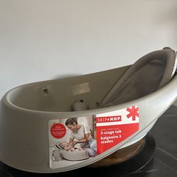 Bay bathtub