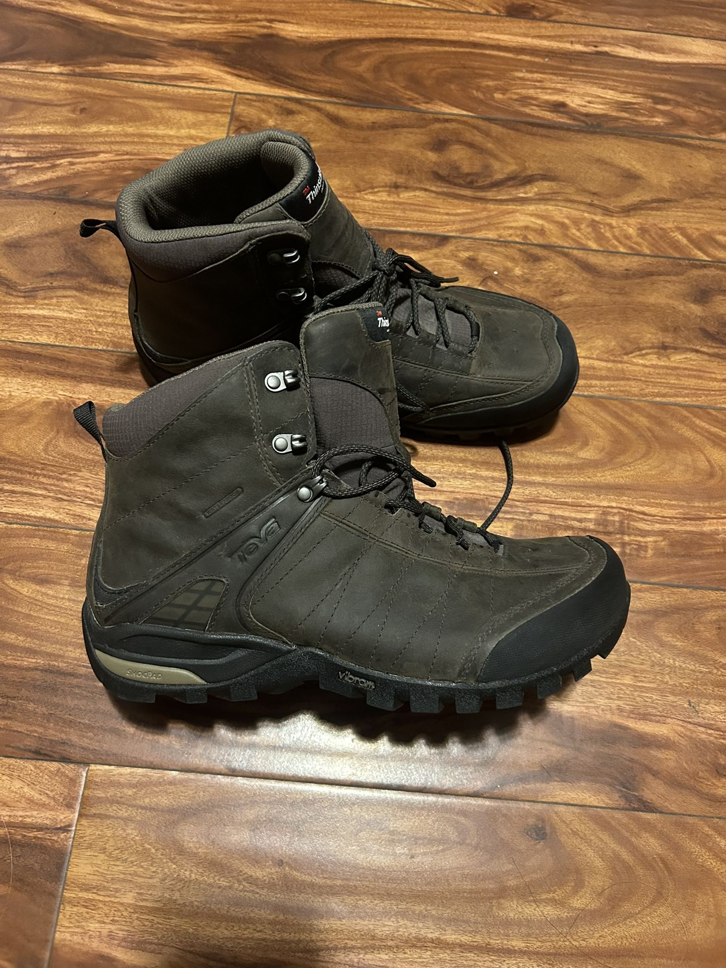 NEW TEVA RIVA MID WINTER WP VIBRAM LEATHER HIKING TRAIL SHOES BOOTS MENS 12