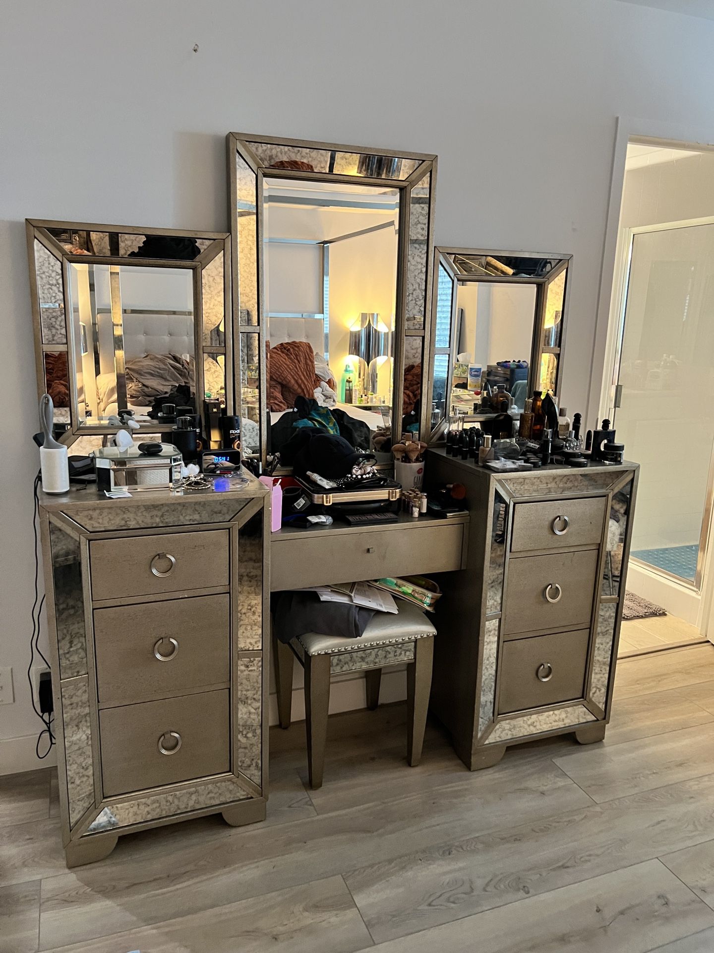 Bedroom Vanity Elegant Mirrored 