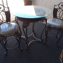 Mesa Metálica Con Cristal Y 2 Sillas Como Nuebo