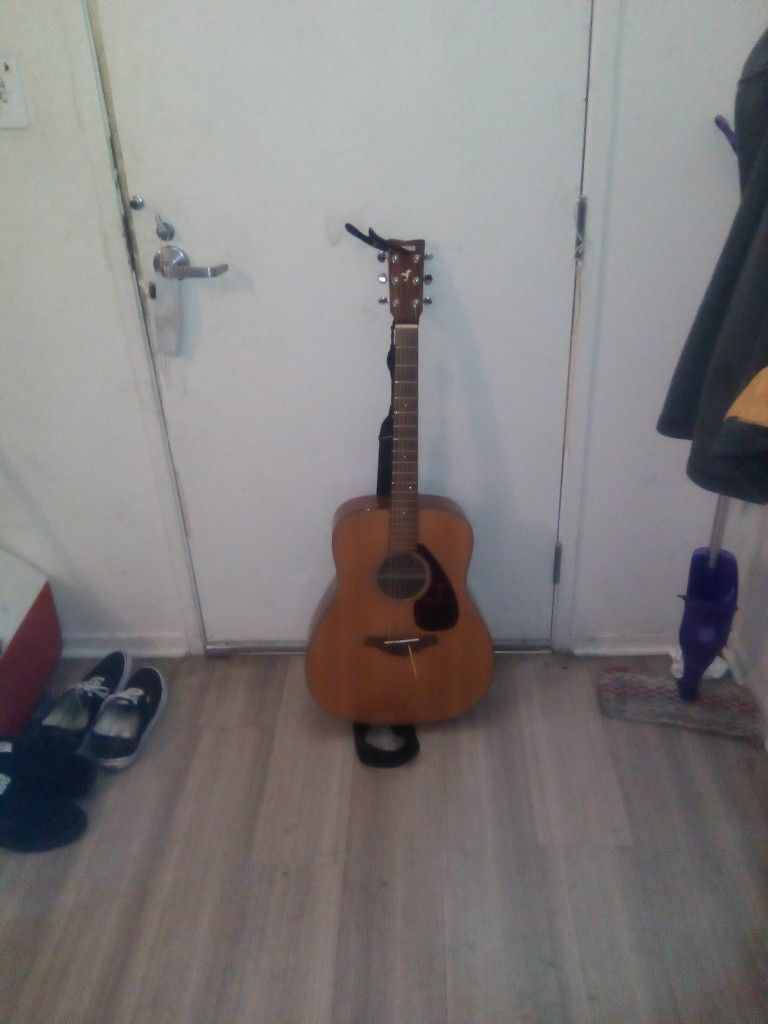 Yammaha Acoustic Guitar 
