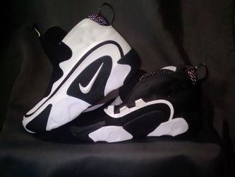 Nike React Frenzy Black and White size 11.5