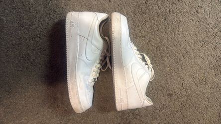 White Nike Air Force 1 low top