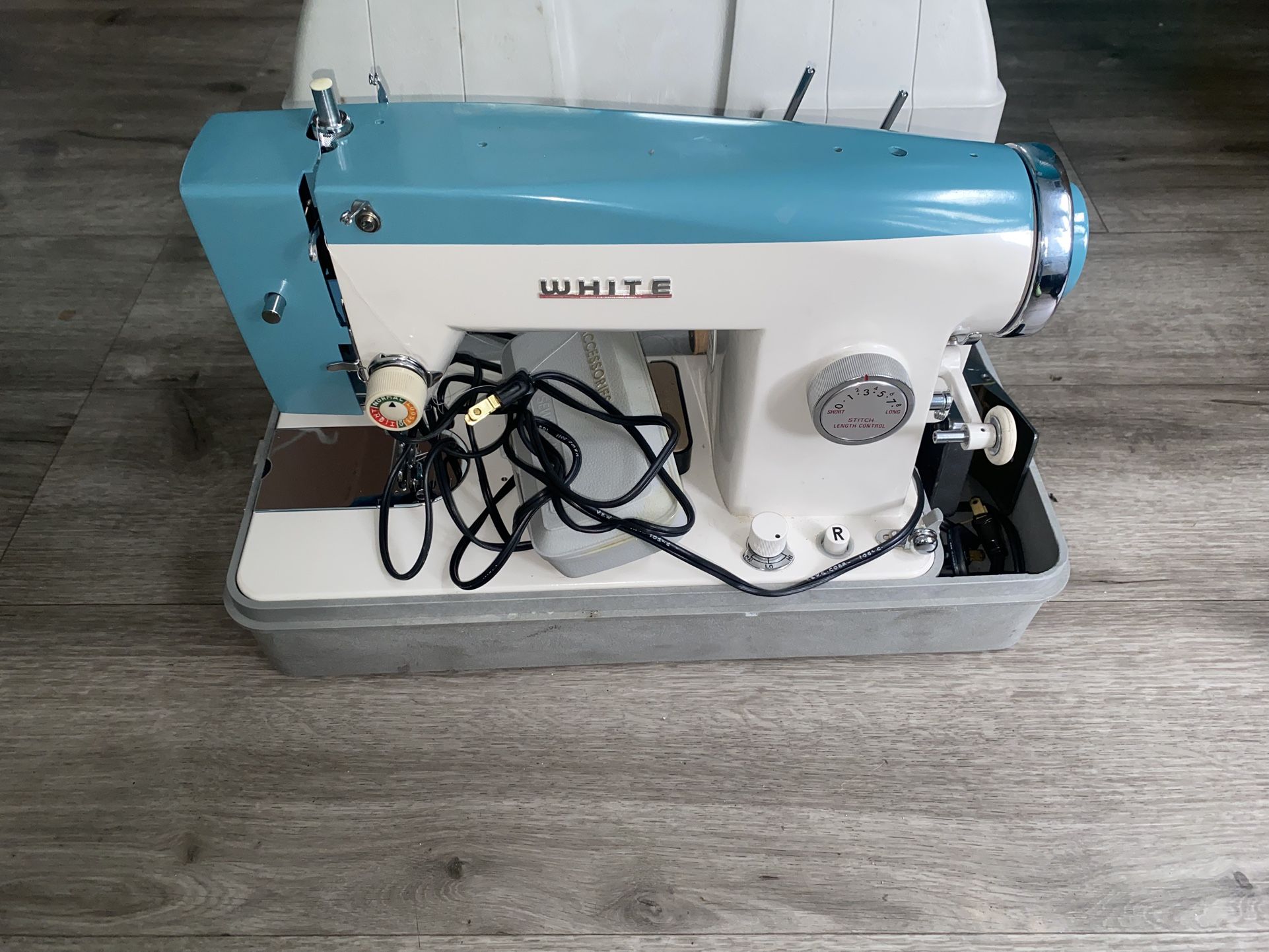Vintage White Model 173
