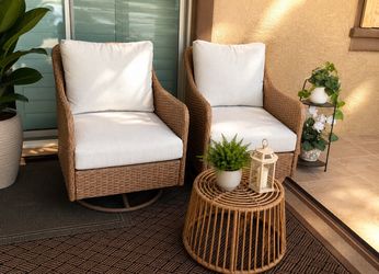 Modern Outdoor Swivel Patio Chairs Set + Matching Side Table – Like New