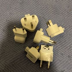 Apple World Travel Plug Adapter Kit –6 Plugs (KOR/AUS/EUR/CHH/BRA/GBR)