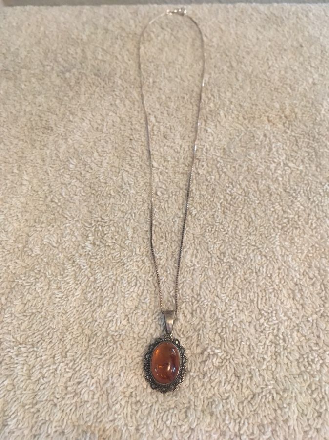 AMBER NECKLACE