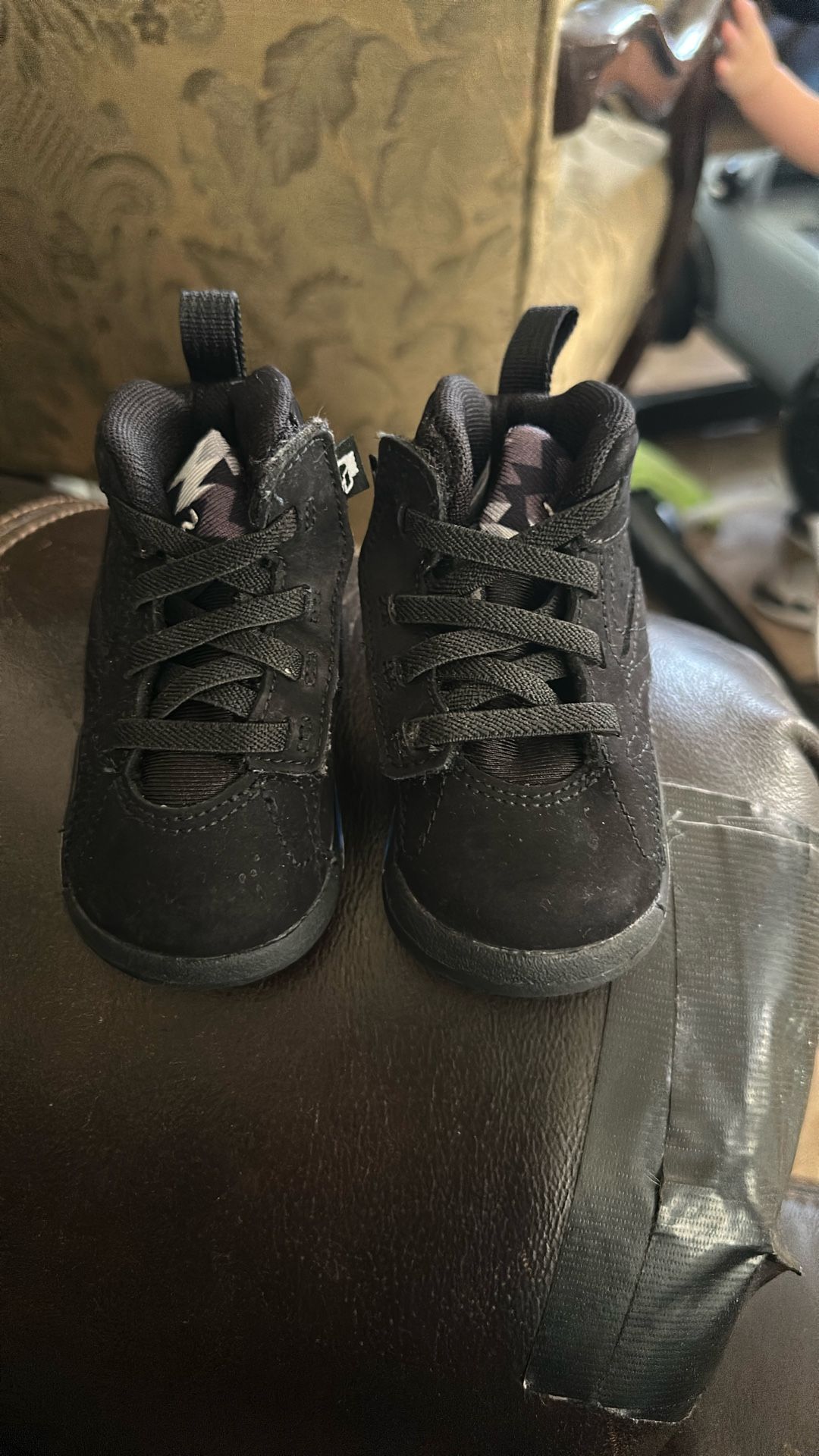 Used Tennis Shoes Nike Size 4