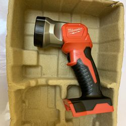 Milwaukee M18 18-Volt Lithium-Ion Cordless 160 Lumens LED Flashlight