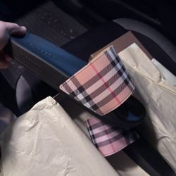 BURBERRY SLIDES 