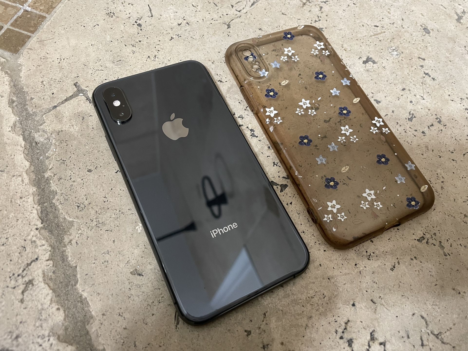 iPhone XS 256GB- UNLOCKED