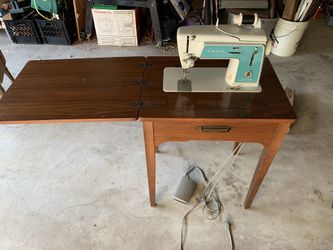 Singer Sewing Deluxe Zig Zag Model 628 with Table