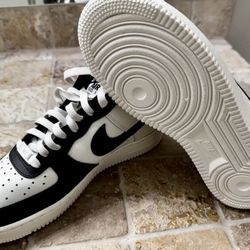 Nike Air Force 1 -Low (Custom Black/White) 