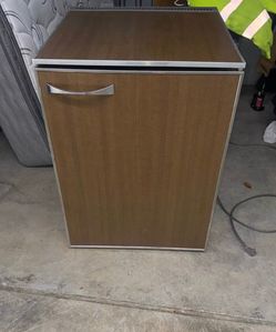 Mini fridge