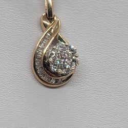 10k Flower Setting Womans Charm