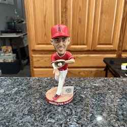 Los Angeles Angels of Anaheim Baseball Andrelton Simmons "Gold Glove Again in 2018" Winner Bobblehead.  Preowned.  Has been on display in a cabinet wi
