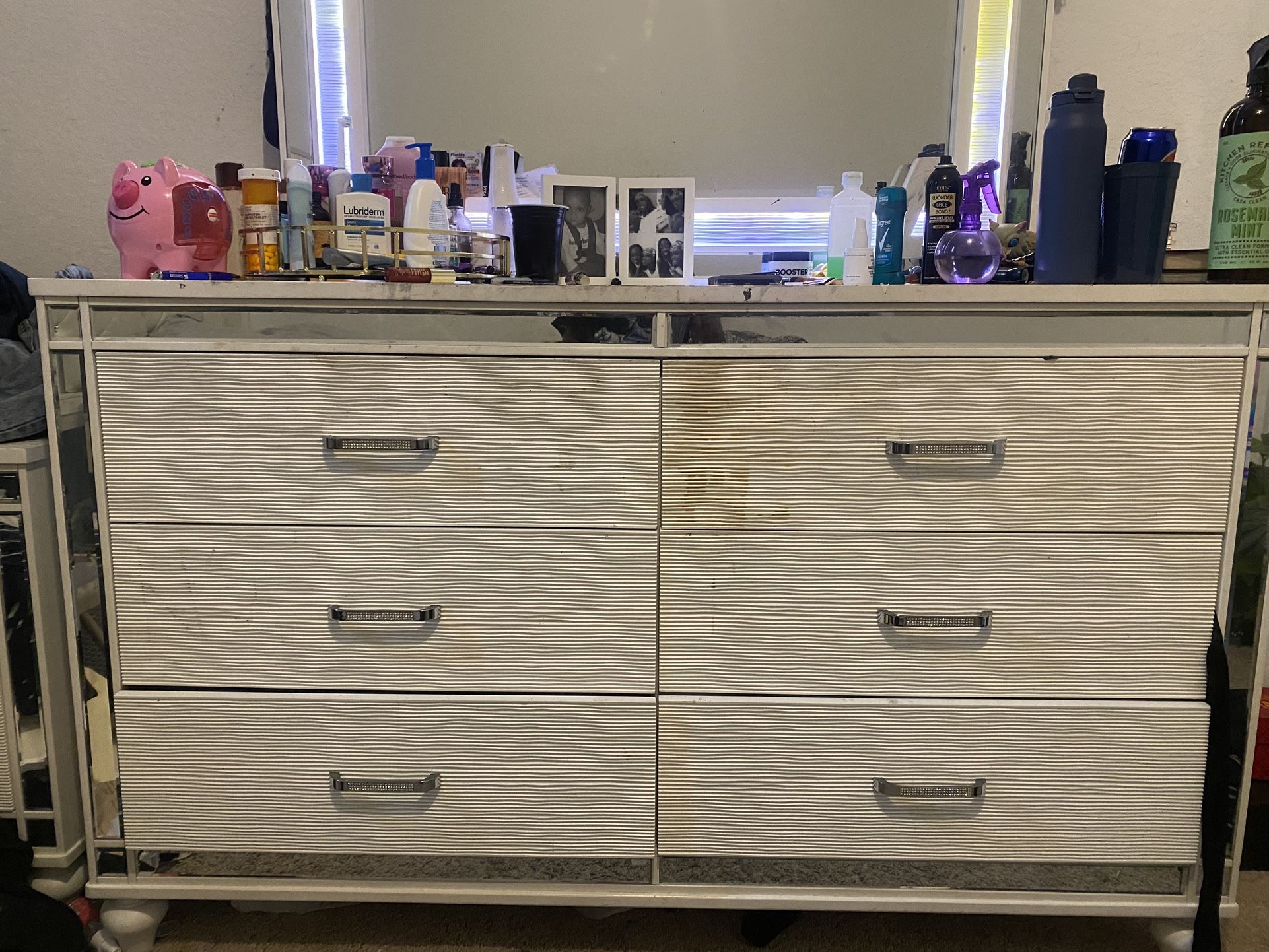 Dresser w/ LED mirror
