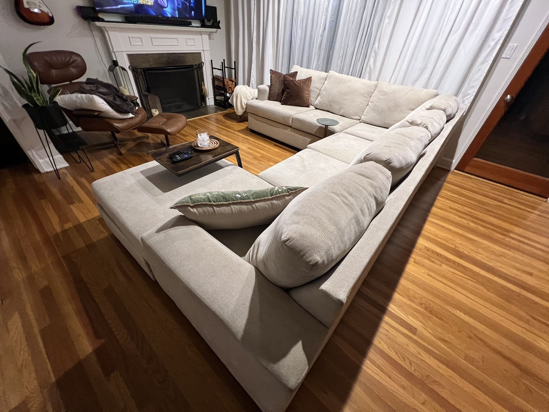 Living Spaces Couch, Great Condition Like New