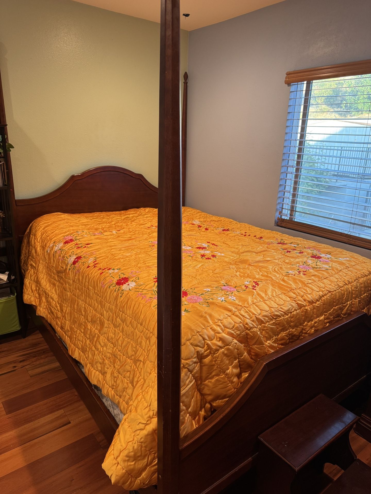 Queen Bedroom Set