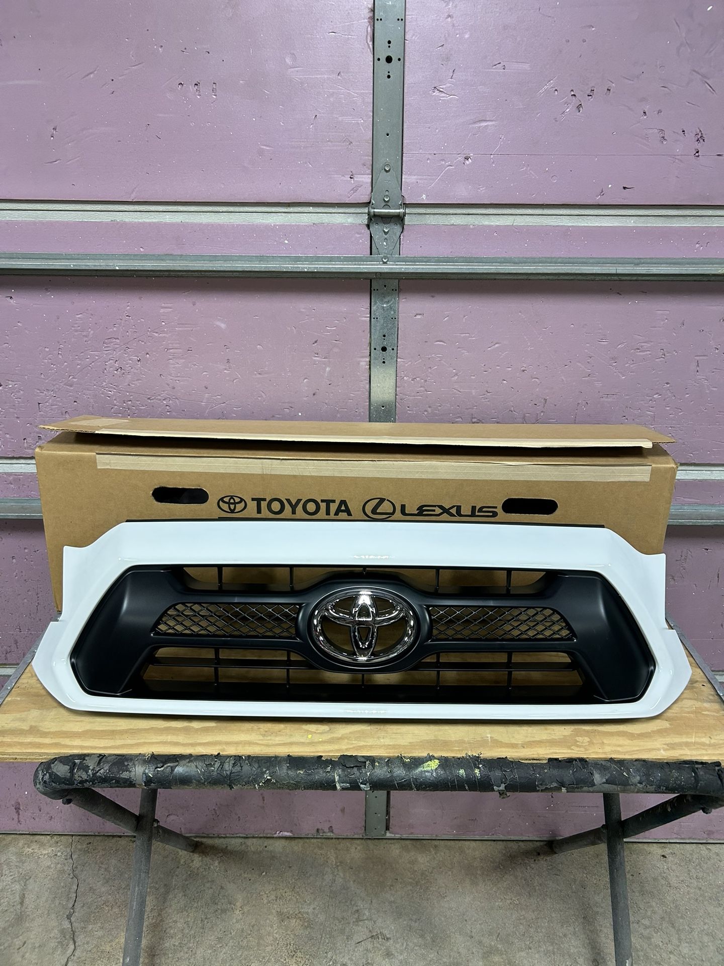 2013-2015 Toyota Tacoma Front Upper Grille OEM