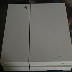 Sony PS4 CUH-1115A with 2 controllers