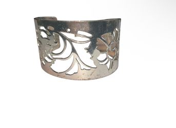 VINTAGE SILVERTONE CUFF BRACELET SZ IS ADJUSTABLE