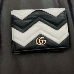 Gucci GG Marmont Matelassé Chevron Heart White Black Leather Folded  Women’s Wallet  made in Italy Auth