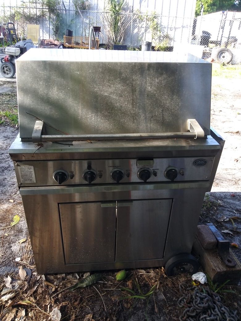 3 gas grills for parts or repair