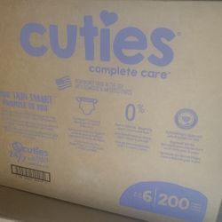 Size 6 -    200 Dipers 