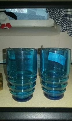 2 plastic cups
