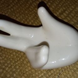 White ceramic ring holder 💍