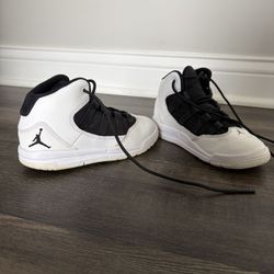 Kid Jordan Max Aura Black/White