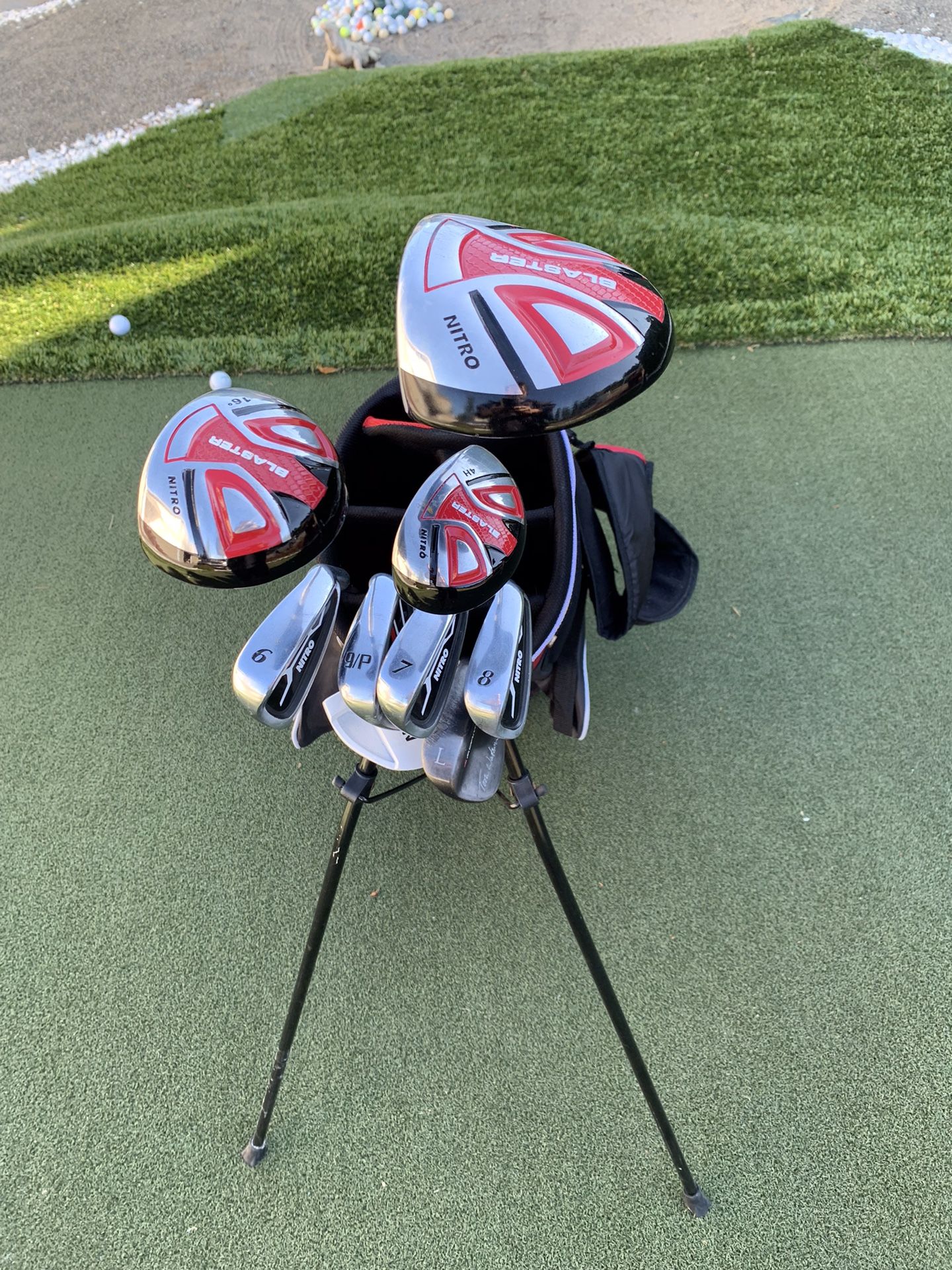 Golf Clubs Nitro Blaster Complete Set witj Carry Bag. Right Handed