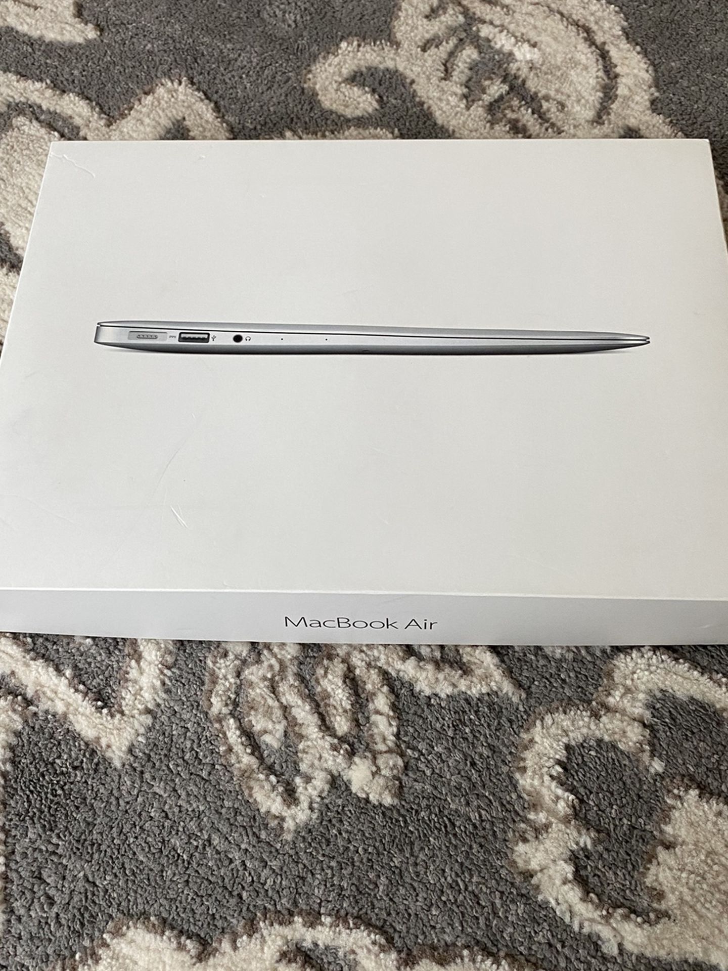 Like New 2017 MacBook Air W/original Box & Case